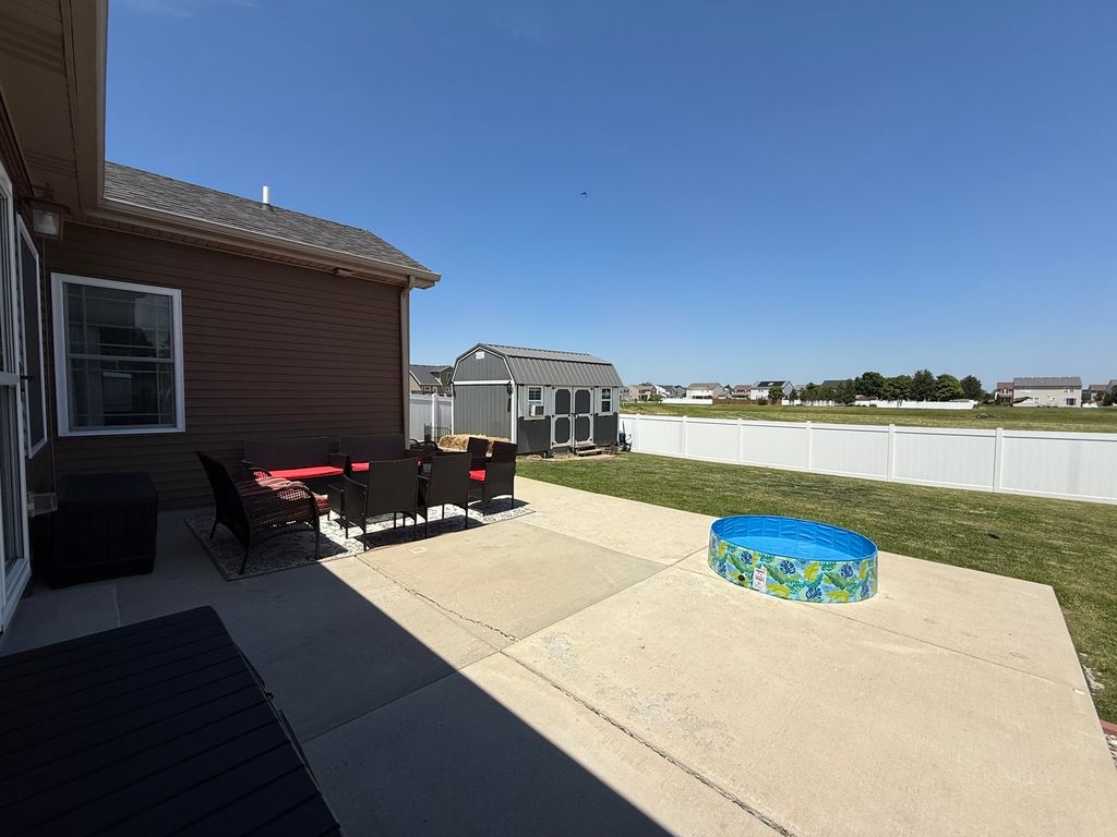 Image 5 of property listing at 665 Kathy Drive, Bourbonnais, IL 60914