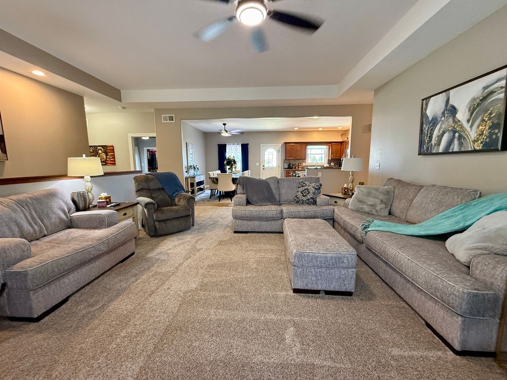 Image 8 of property listing at 665 Kathy Drive, Bourbonnais, IL 60914