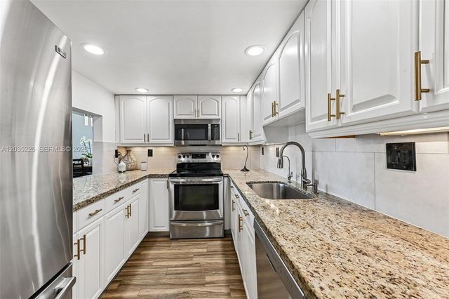 207 NW 45th Ave, Deerfield Beach, FL 33442