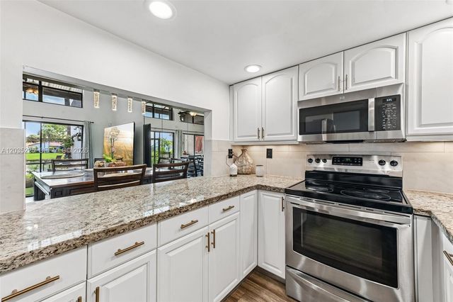 207 NW 45th Ave, Deerfield Beach, FL 33442