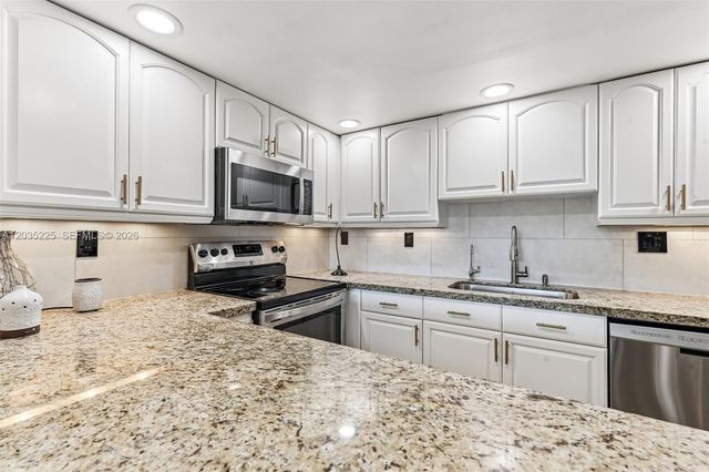 207 NW 45th Ave, Deerfield Beach, FL 33442