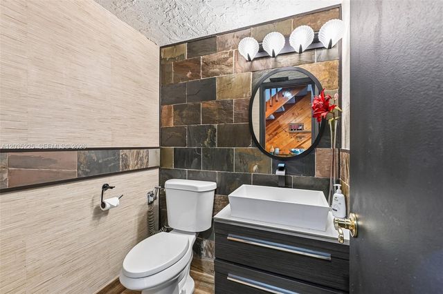 207 NW 45th Ave, Deerfield Beach, FL 33442