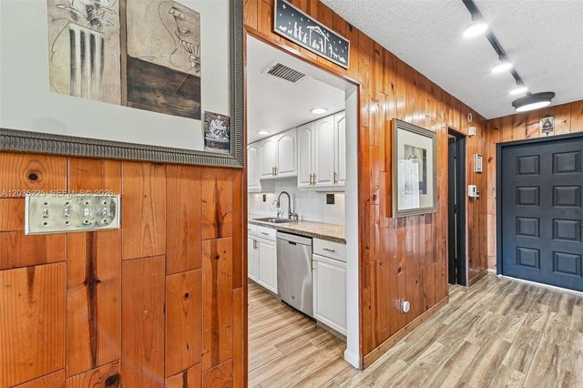 207 NW 45th Ave, Deerfield Beach, FL 33442