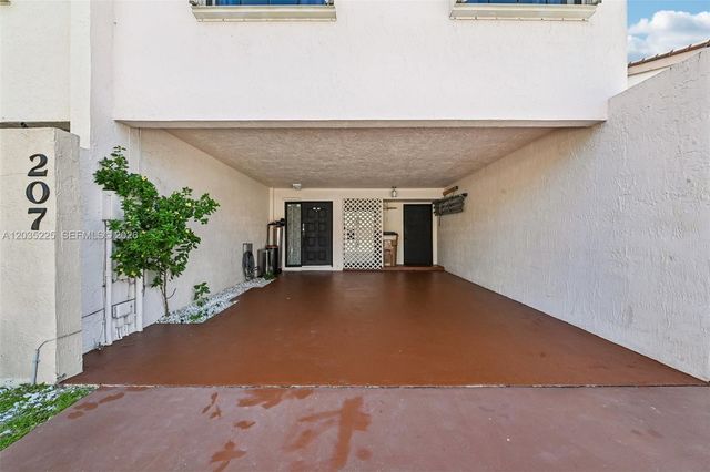 207 NW 45th Ave, Deerfield Beach, FL 33442