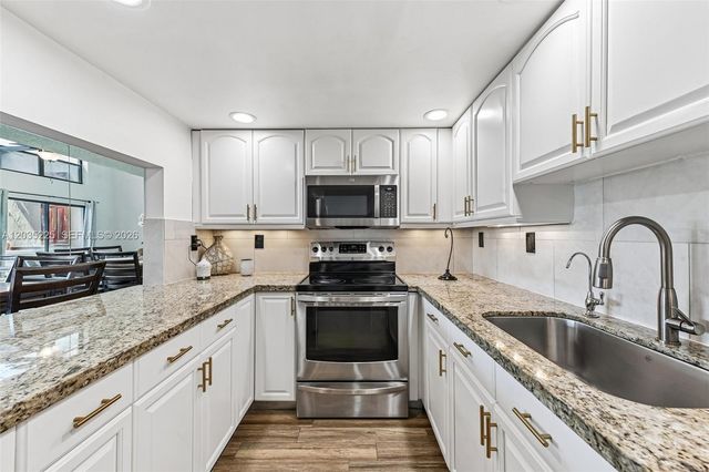 207 NW 45th Ave, Deerfield Beach, FL 33442