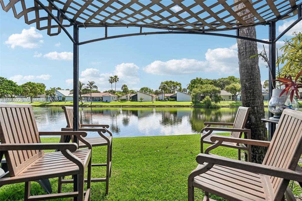 207 NW 45th Ave, Deerfield Beach, FL 33442