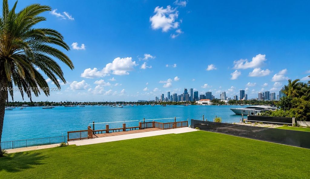 1330 S Venetian Way, Miami, FL 33139