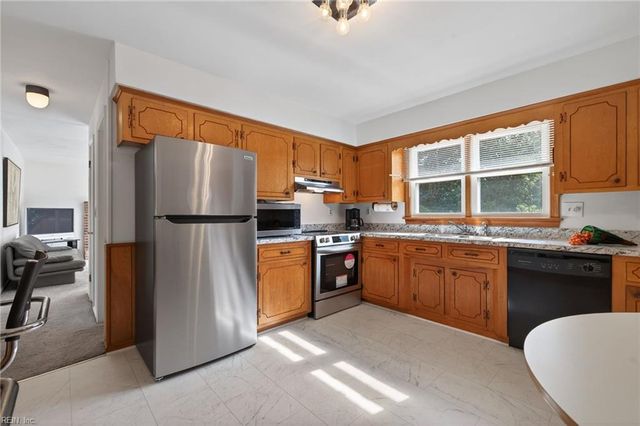 442 Leepoint RD, Norfolk, VA 23502