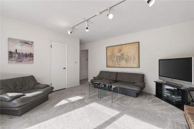 442 Leepoint RD, Norfolk, VA 23502