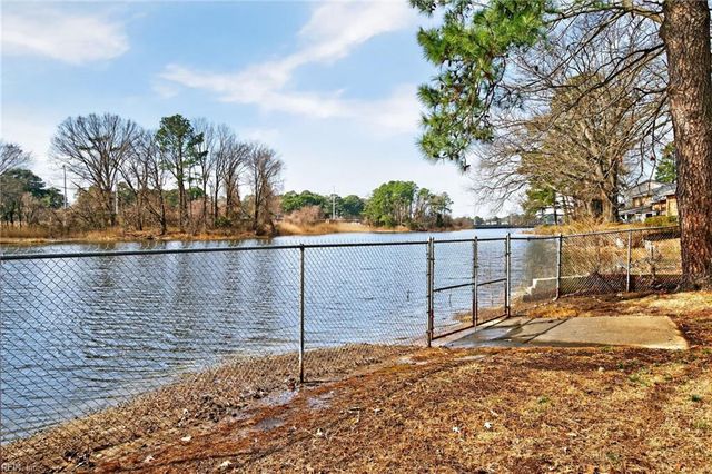 442 Leepoint RD, Norfolk, VA 23502