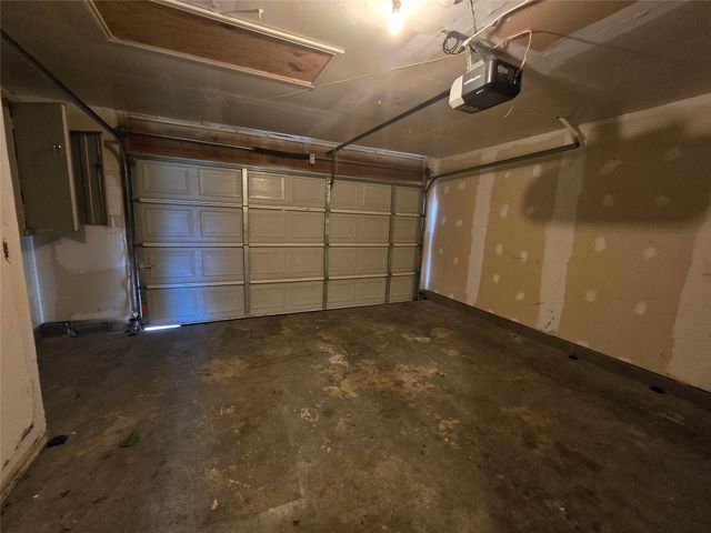 807 Meadowcreek DR, Round Rock, TX 78664