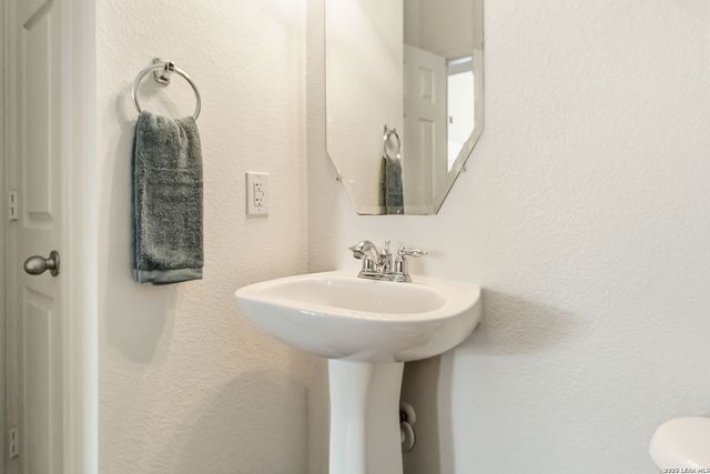 906 Desert Blf, San Antonio, TX 78258