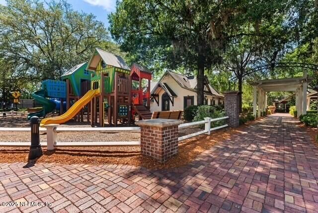 1033 SOUTHERN HILLS Drive, Orange Park, FL 32065