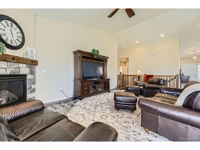 42384 Forest Oaks Dr, Elizabeth, CO 80107