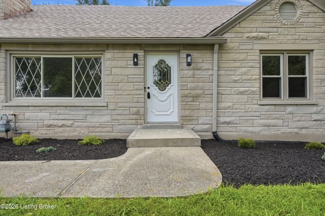 1904 Farrington Dr, Louisville, KY 40216
