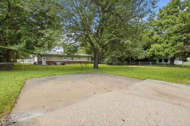 1904 Farrington Dr, Louisville, KY 40216