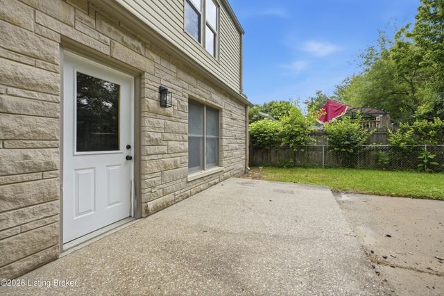 1904 Farrington Dr, Louisville, KY 40216