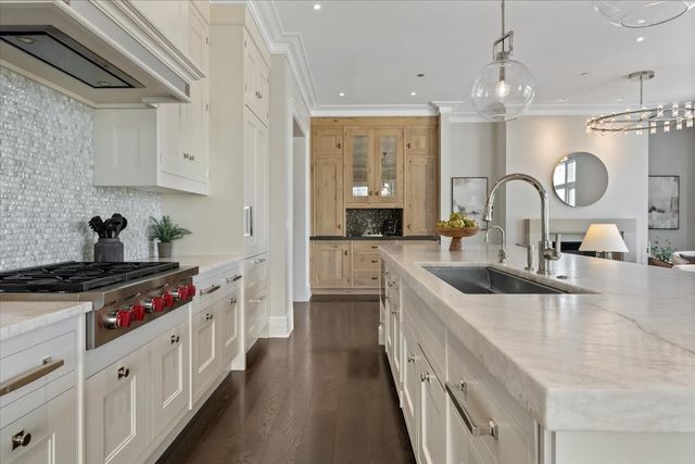9 W Walton Street 702, Chicago, IL 60610