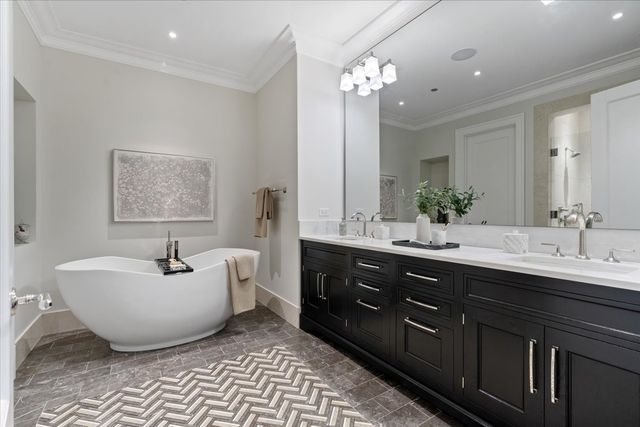 9 W Walton Street 702, Chicago, IL 60610