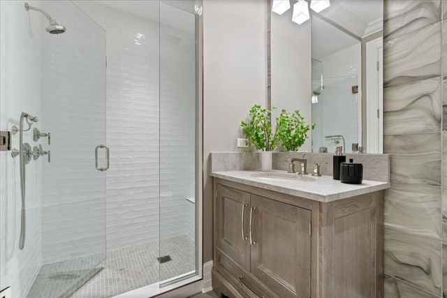 9 W Walton Street 702, Chicago, IL 60610