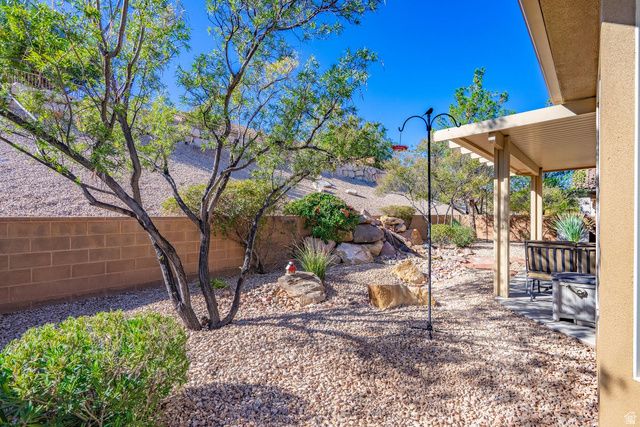 1695 W GARNET DR, St. George, UT 84790