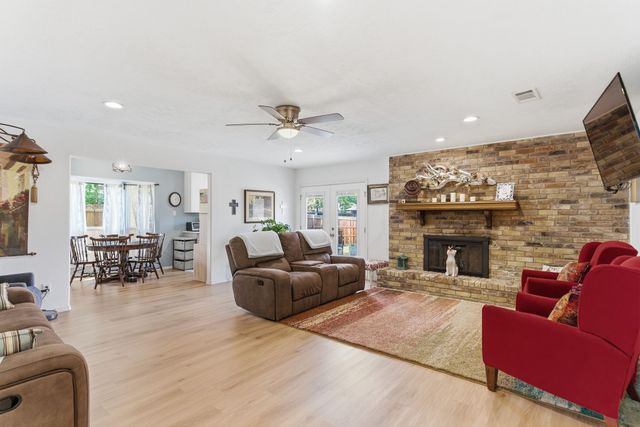 19 Whispering Lane, Hickory Creek, TX 75065