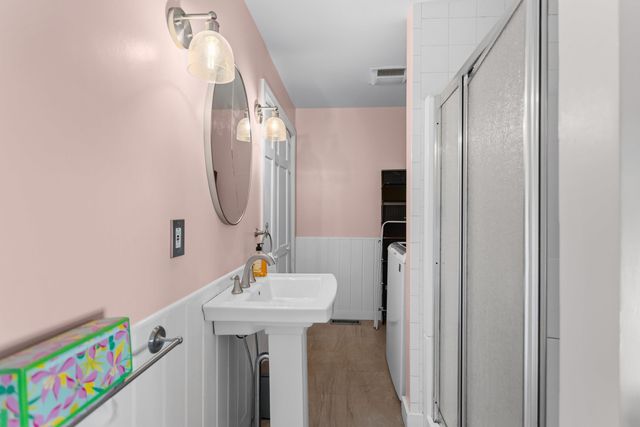 114 LONDONDERRY Turnpike, Manchester, NH 03104