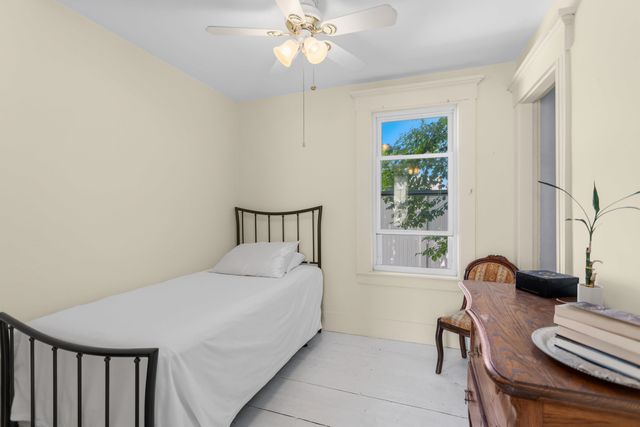 114 LONDONDERRY Turnpike, Manchester, NH 03104
