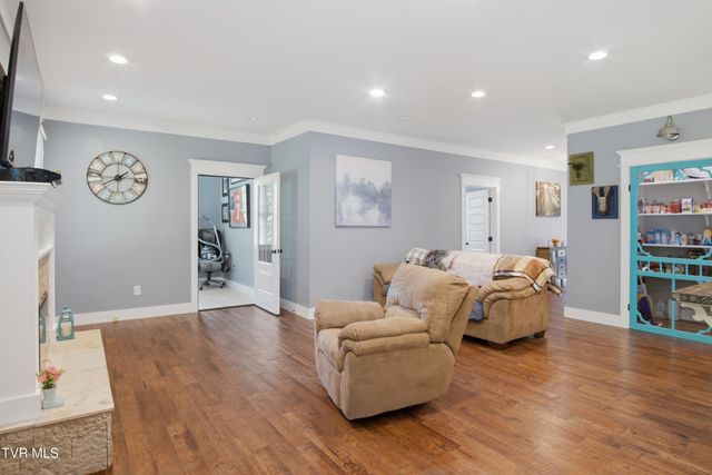 120 Sunny Lane, Unicoi, TN 37692