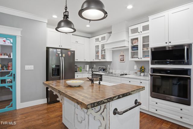 120 Sunny Lane, Unicoi, TN 37692