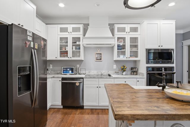 120 Sunny Lane, Unicoi, TN 37692
