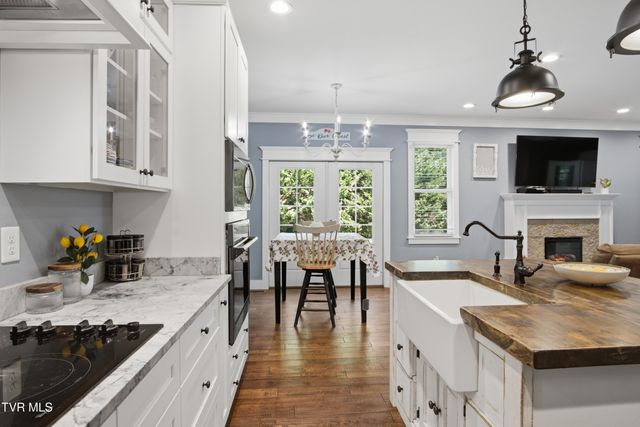120 Sunny Lane, Unicoi, TN 37692