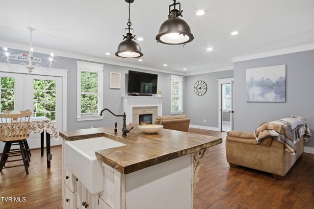 120 Sunny Lane, Unicoi, TN 37692