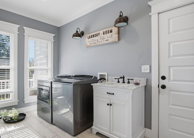 120 Sunny Lane, Unicoi, TN 37692