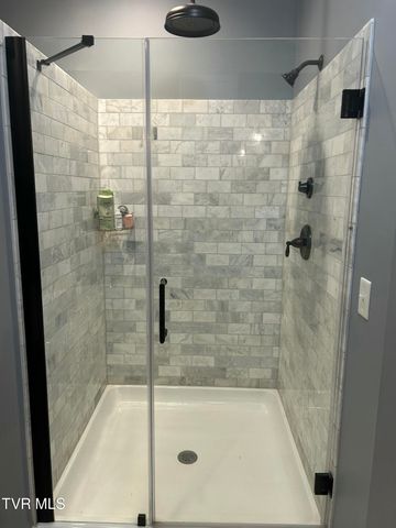 120 Sunny Lane, Unicoi, TN 37692