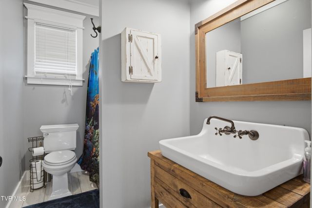 120 Sunny Lane, Unicoi, TN 37692