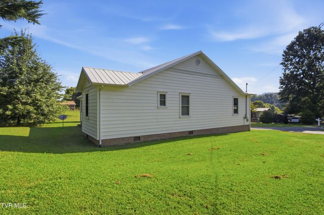 120 Sunny Lane, Unicoi, TN 37692