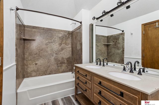 12916 S 28th Avenue, Bellevue, NE 68123