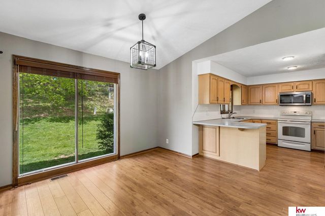 12916 S 28th Avenue, Bellevue, NE 68123