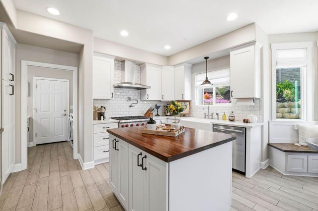 308 Lawndale Ct, Cameron Park, CA 95682