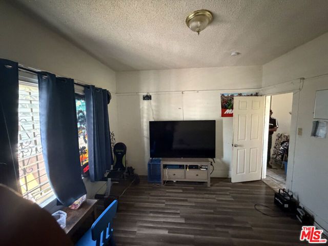 1140 W 51st Place, Los Angeles, CA 90037