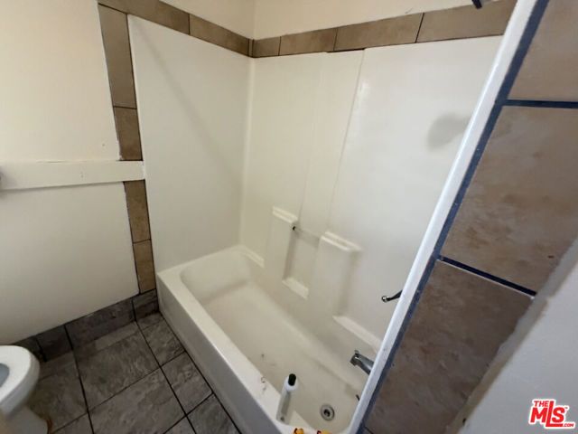 1140 W 51st Place, Los Angeles, CA 90037