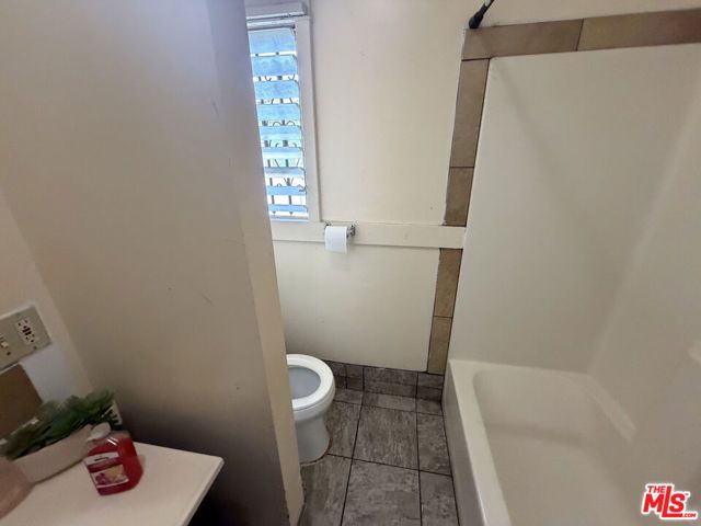 1140 W 51st Place, Los Angeles, CA 90037