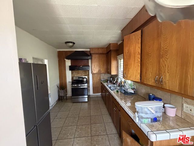 1140 W 51st Place, Los Angeles, CA 90037
