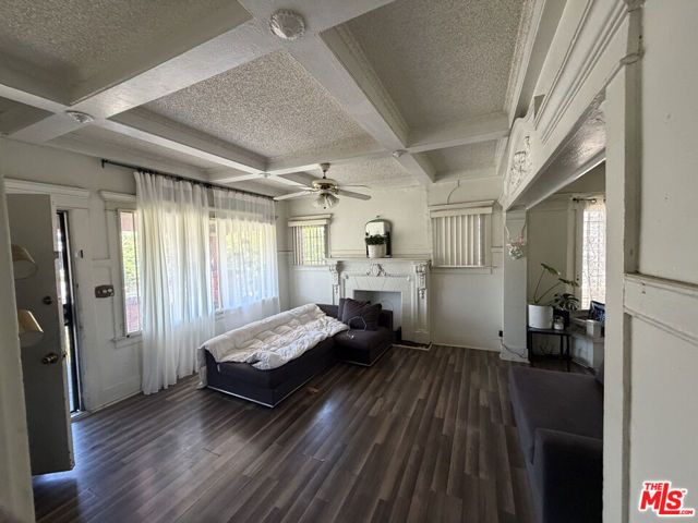 1140 W 51st Place, Los Angeles, CA 90037