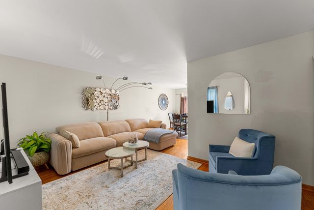 2881 N Augusta Drive, Wadsworth, IL 60083