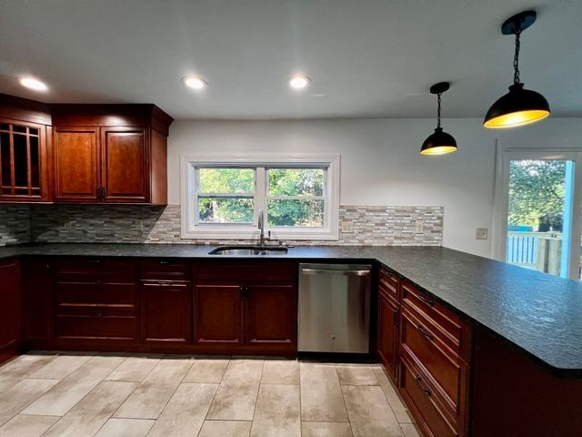 308 Boutelle St, Fitchburg, MA 01420