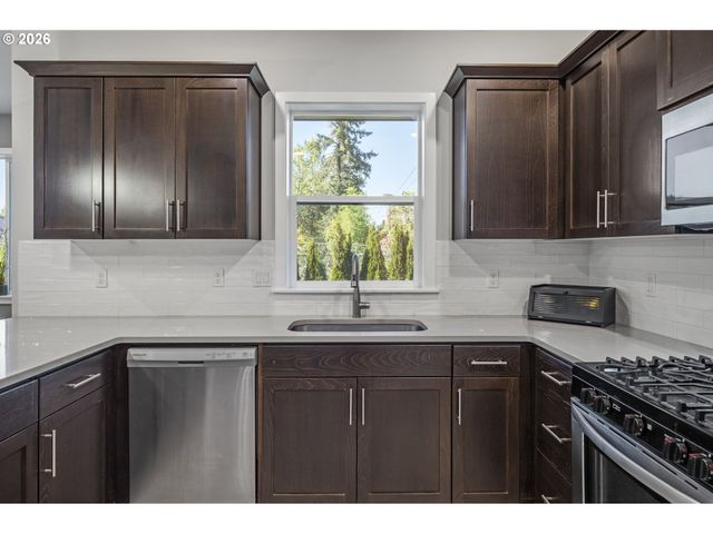 18529 Sw BLUEBIRD Ln, Beaverton, OR 97003