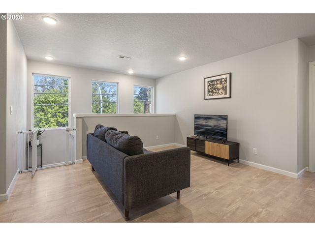 18529 Sw BLUEBIRD Ln, Beaverton, OR 97003