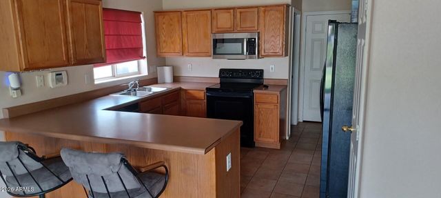 3930 W HACKAMORE Drive, Phoenix, AZ 85083